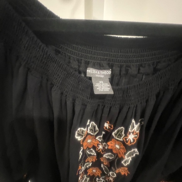 Chelsea & Theodore Women's Top. Black With Embroidery Women's Size 2X /78 retail - Picture 4 of 6